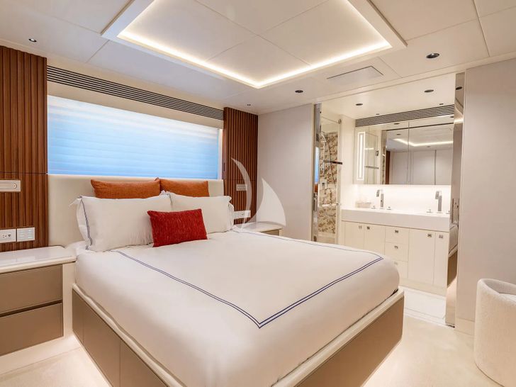 MISS MICHELLE Horizon RP122 - VIP cabin 3 MISS MICHELLE Horizon RP122 - VIP cabin 3