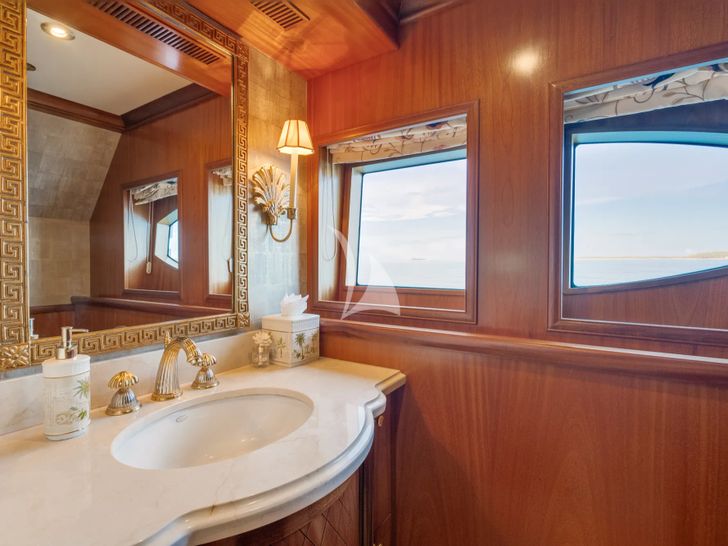 MISS STEPHANIE Richmond 142 - VIP cabin 1 bathroom MISS STEPHANIE Richmond 142 - VIP cabin 1 bathroom