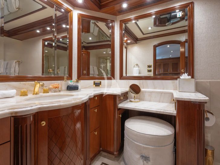 MISS STEPHANIE Richmond 142 - master cabin bathroom vanity MISS STEPHANIE Richmond 142 - master cabin bathroom vanity