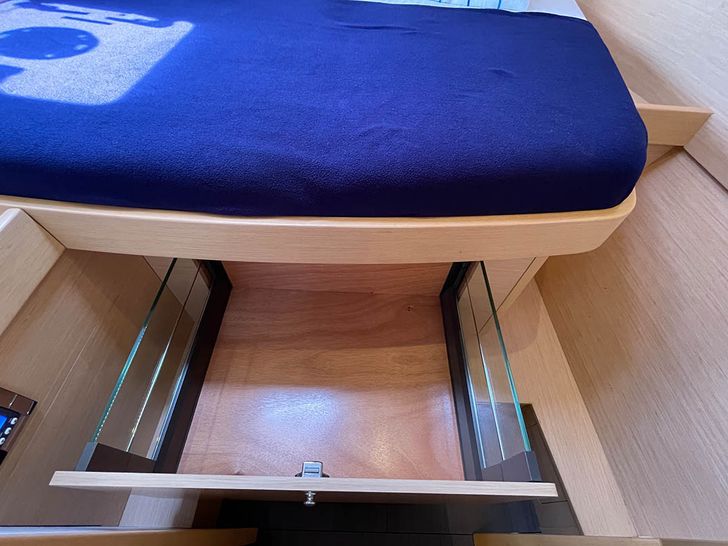 MOANA Lagoon 42 - cabin 1 drawer and safe MOANA Lagoon 42 - cabin 1 drawer and safe
