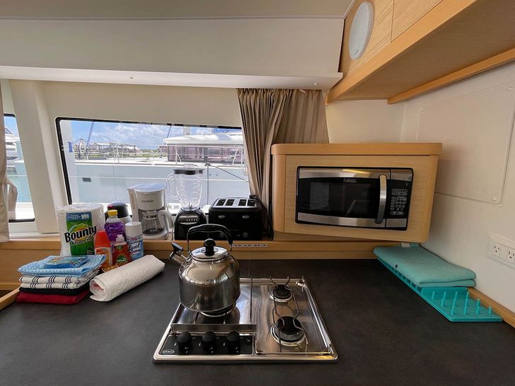 MOANA Lagoon 42 - galley equipment MOANA Lagoon 42 - galley equipment