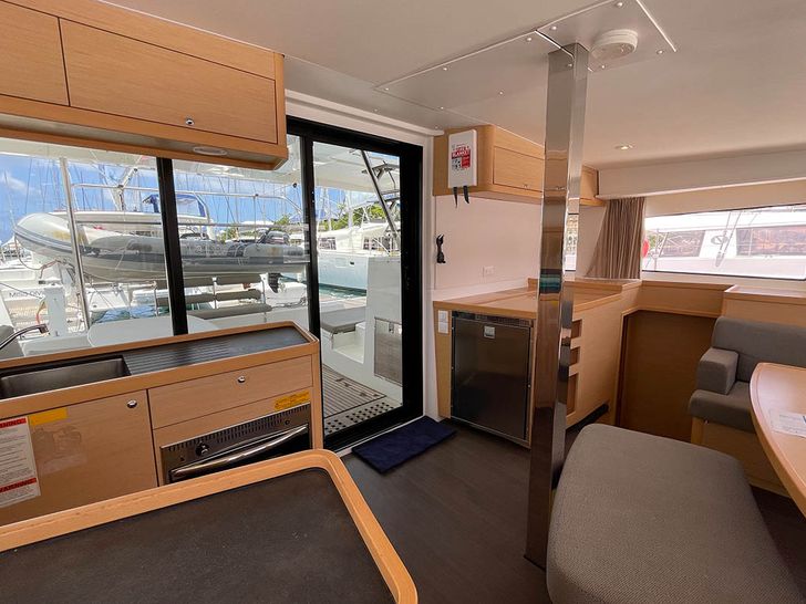 MOANA Lagoon 42 - galley MOANA Lagoon 42 - galley
