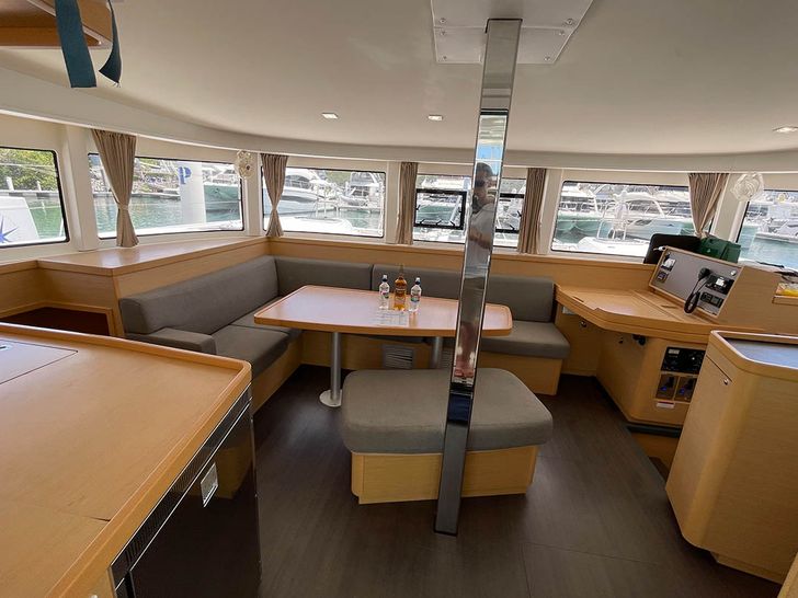 MOANA Lagoon 42 - saloon MOANA Lagoon 42 - saloon