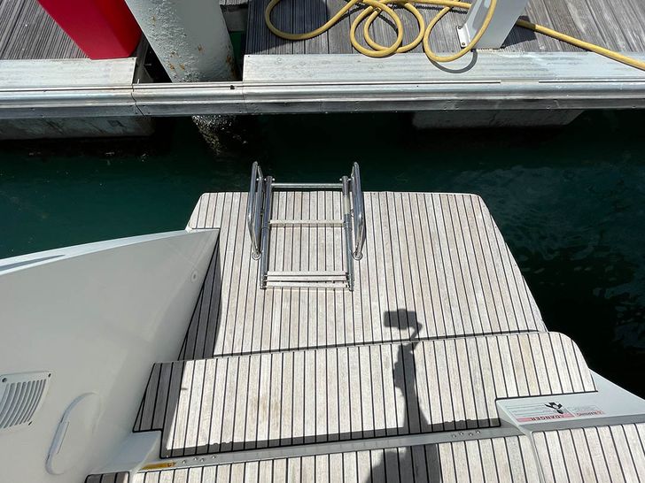 MOANA Lagoon 42 - swim platform MOANA Lagoon 42 - swim platform