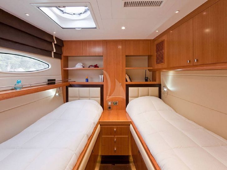 MOBY DICK - Fountaine Pajot 65,twin cabin