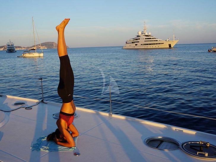 MOBY DICK - yoga on the foredeck