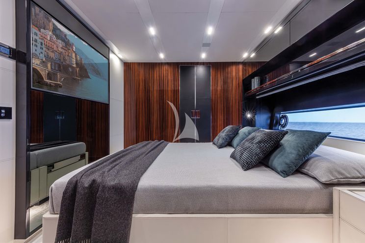 Charter Yacht MONTENAPO - Riva Folgore 88 - 4 Cabins - Naples - Capri - Amalfi Coast - Sardinia - Italy