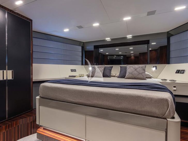 MONTENAPO Riva Folgore 88 - VIP cabin 2 MONTENAPO Riva Folgore 88 - VIP cabin 2