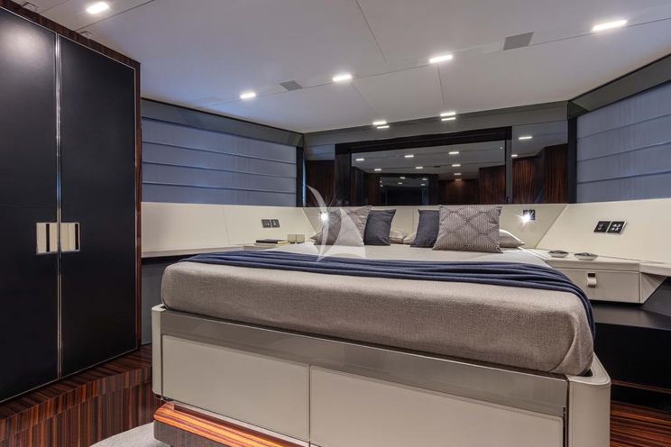 Charter Yacht MONTENAPO - Riva Folgore 88 - 4 Cabins - Naples - Capri - Amalfi Coast - Sardinia - Italy