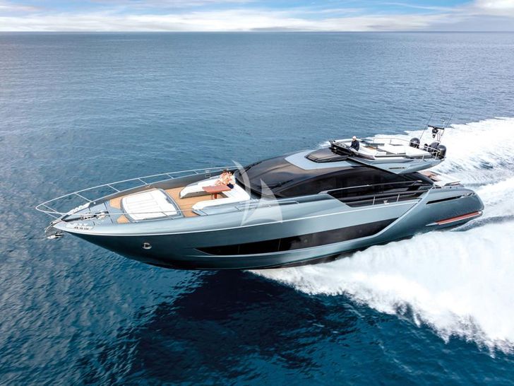 MONTENAPO Riva Folgore 88 cruising