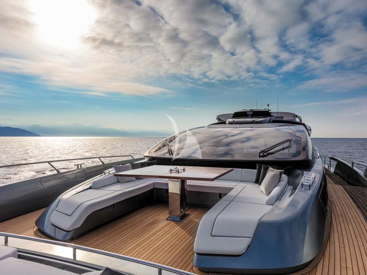 MONTENAPO Riva Folgore 88 - foredeck lounging area MONTENAPO Riva Folgore 88 - foredeck lounging area