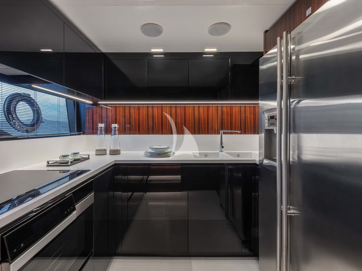 MONTENAPO Riva Folgore 88 - galley MONTENAPO Riva Folgore 88 - galley