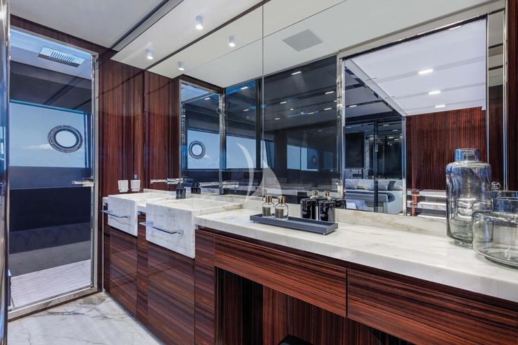 Charter Yacht MONTENAPO - Riva Folgore 88 - 4 Cabins - Naples - Capri - Amalfi Coast - Sardinia - Italy