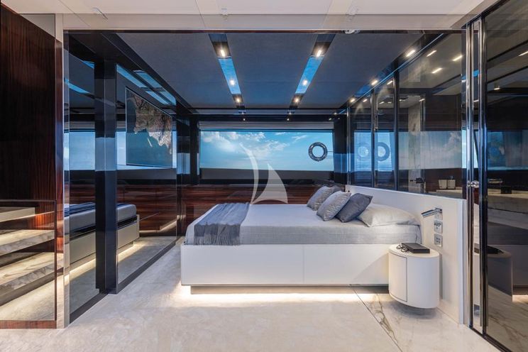 Charter Yacht MONTENAPO - Riva Folgore 88 - 4 Cabins - Naples - Capri - Amalfi Coast - Sardinia - Italy