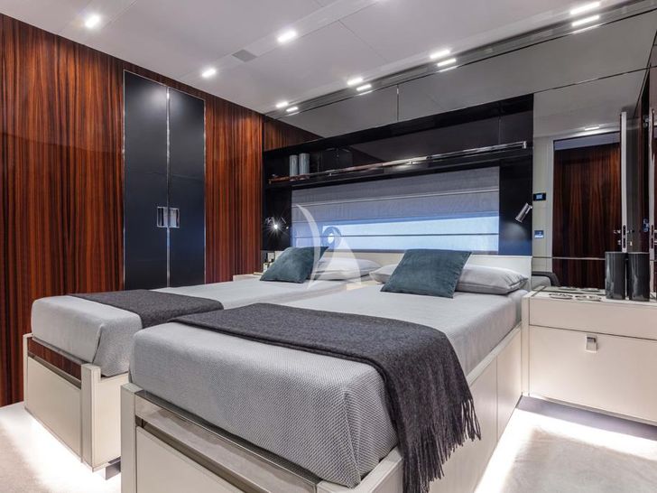 MONTENAPO Riva Folgore 88 - twin cabin 2 MONTENAPO Riva Folgore 88 - twin cabin 2