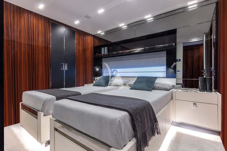 Charter Yacht MONTENAPO - Riva Folgore 88 - 4 Cabins - Naples - Capri - Amalfi Coast - Sardinia - Italy