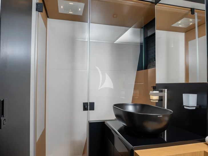 MOONRAKER Wally Wallywhy100 - cabin 1 bathroom MOONRAKER Wally Wallywhy100 - cabin 1 bathroom