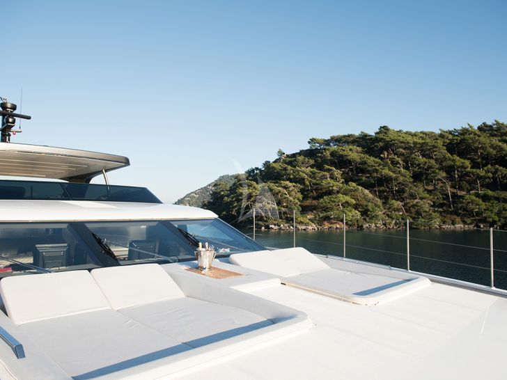 MORNING STAR Sanlorenzo 37 Foredeck MORNING STAR Sanlorenzo 37 Foredeck
