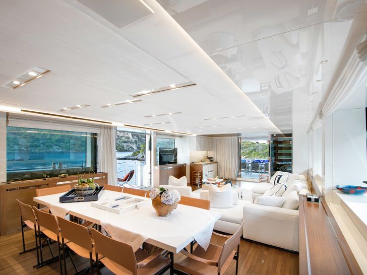 MORNING STAR Sanlorenzo 37 Formal Dining MORNING STAR Sanlorenzo 37 Formal Dining