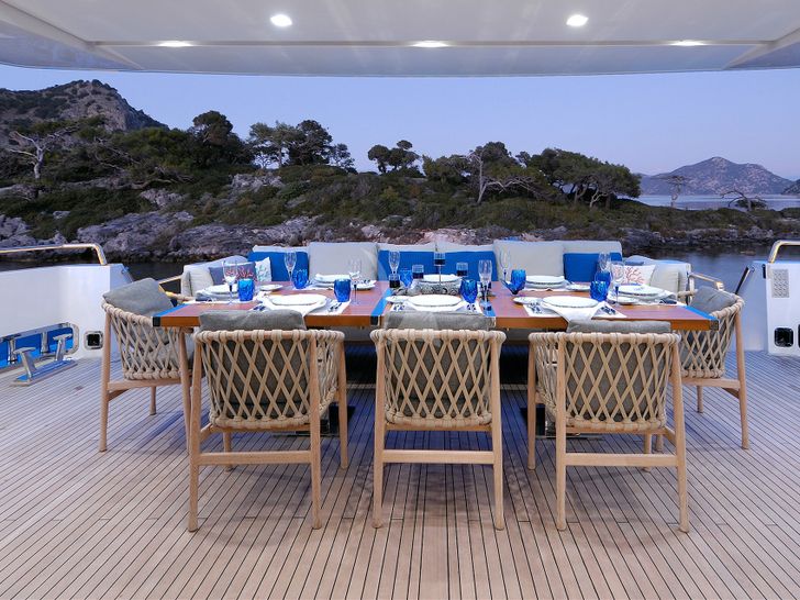 MORNING STAR Sanlorenzo 37 Main Deck Dining MORNING STAR Sanlorenzo 37 Main Deck Dining