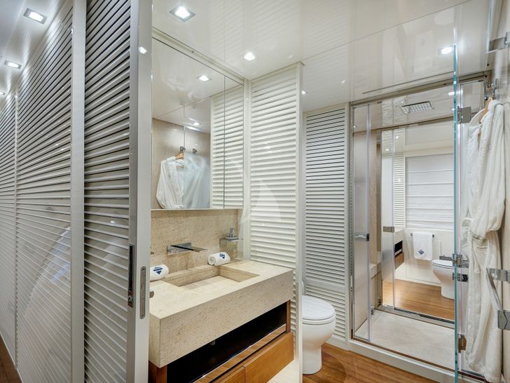 MORNING STAR Sanlorenzo 37 VIP Bathroom MORNING STAR Sanlorenzo 37 VIP Bathroom