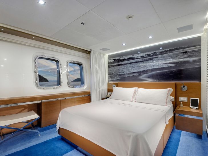 MORNING STAR Sanlorenzo 37 VIP Stateroom