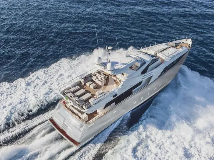 MORNING STAR Ferretti Custom Line 100 - cruising aft view MORNING STAR Ferretti Custom Line 100 - cruising aft view