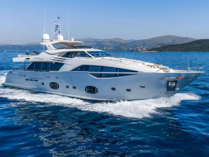 MORNING STAR Ferretti Custom Line 100 - profile MORNING STAR Ferretti Custom Line 100 - profile