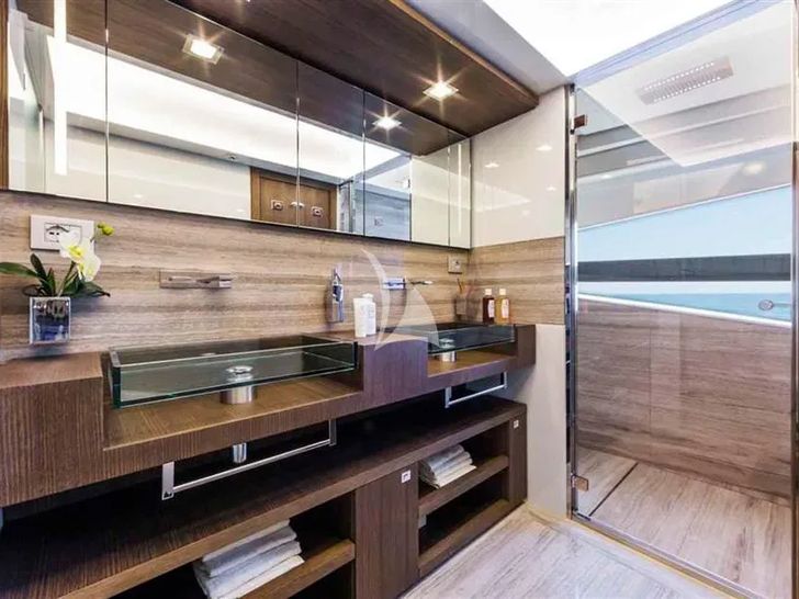 MORNING STAR Ferretti Custom Line 100 - master cabin bathroom MORNING STAR Ferretti Custom Line 100 - master cabin bathroom