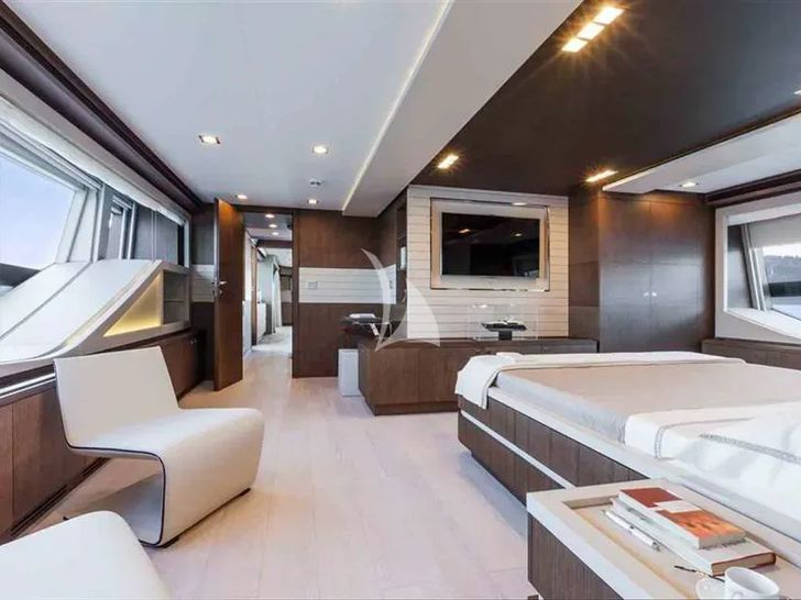MORNING STAR Ferretti Custom Line 100 - master cabin bed and TV MORNING STAR Ferretti Custom Line 100 - master cabin bed and TV