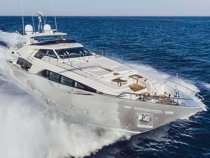 MORNING STAR Ferretti Custom Line 100 - profile MORNING STAR Ferretti Custom Line 100 - profile