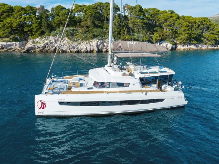 MOSE Bali 5.4 - anchored MOSE Bali 5.4 - anchored