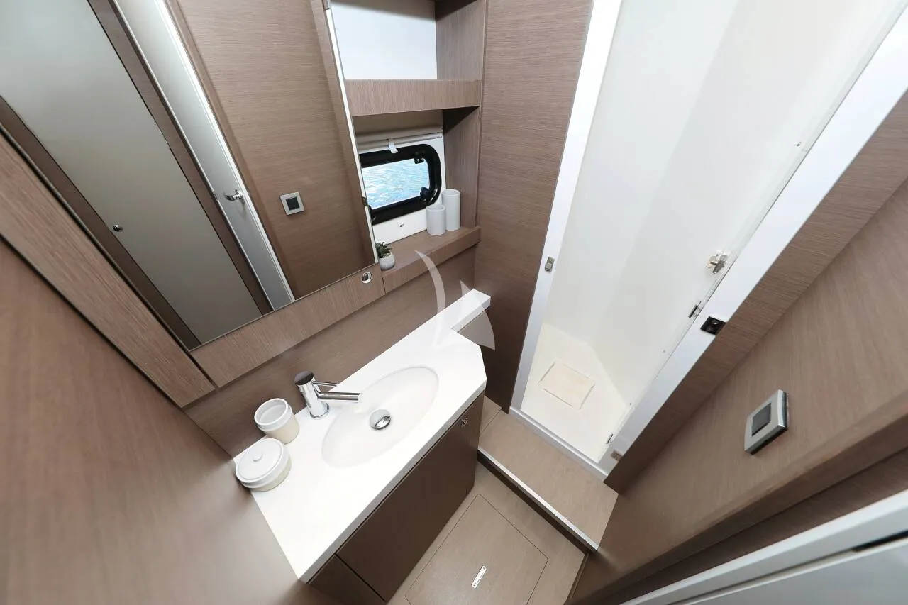 MOSE Bali 5.4 - cabin 2 bathroom