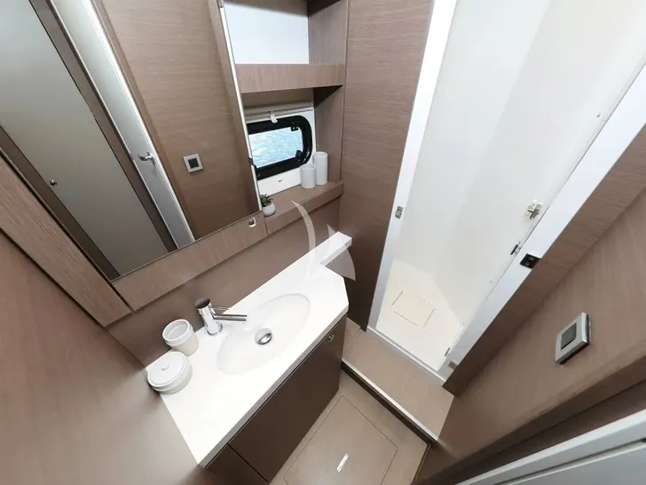 MOSE Bali 5.4 - cabin 2 bathroom MOSE Bali 5.4 - cabin 2 bathroom