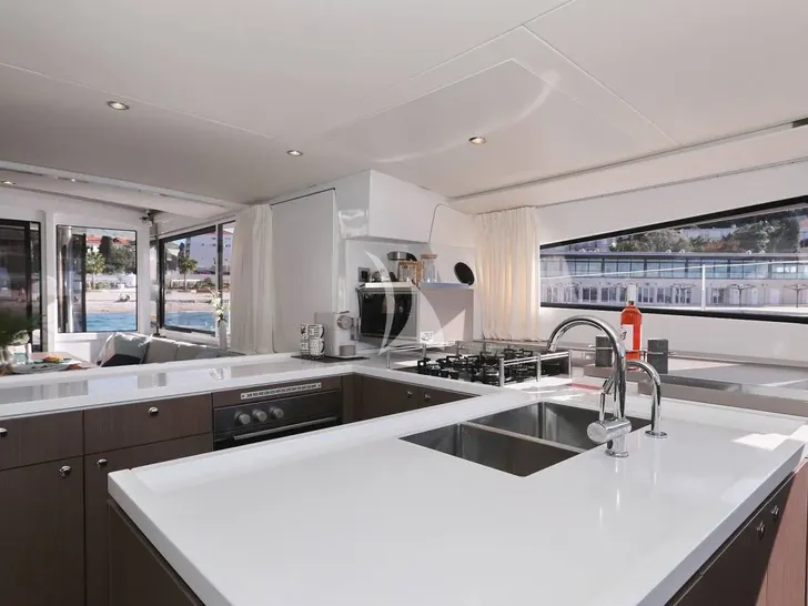 MOSE Bali 5.4 - galley MOSE Bali 5.4 - galley