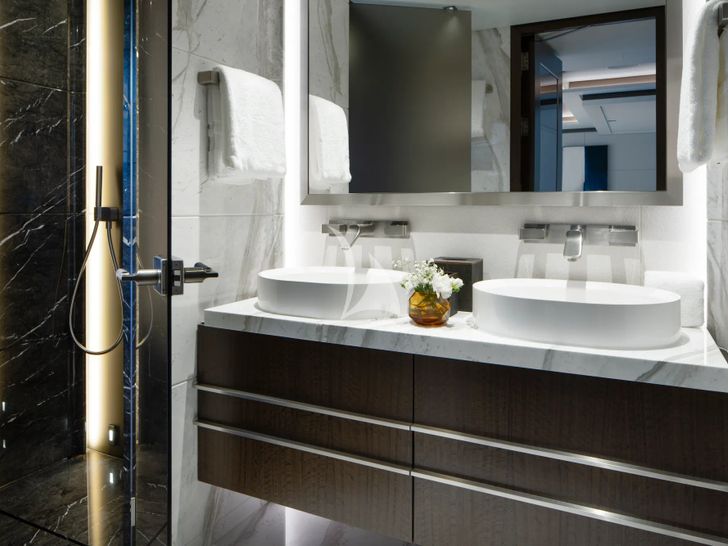 MOSKITO Heesen 55m Steel - VIP cabin 1 bathroom MOSKITO Heesen 55m Steel - VIP cabin 1 bathroom