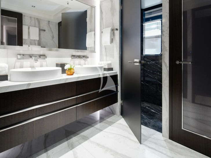 MOSKITO Heesen 55m Steel - VIP cabin 2 bathroom MOSKITO Heesen 55m Steel - VIP cabin 2 bathroom