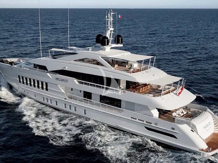 MOSKITO Heesen 55m Steel - cruising aft view MOSKITO Heesen 55m Steel - cruising aft view