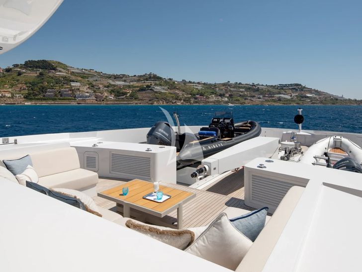 MOSKITO Heesen 55m Steel - foredeck lounge MOSKITO Heesen 55m Steel - foredeck lounge