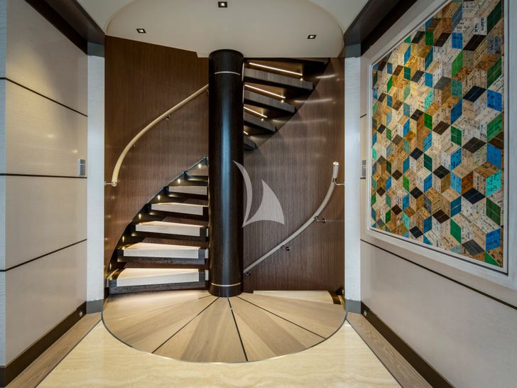 MOSKITO Heesen 55m Steel - foyer MOSKITO Heesen 55m Steel - foyer