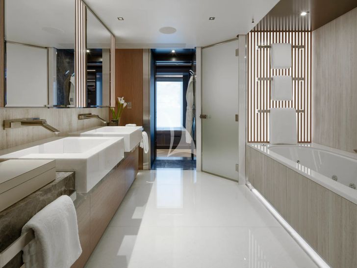 MOSKITO Heesen 55m Steel - master cabin bathroom MOSKITO Heesen 55m Steel - master cabin bathroom