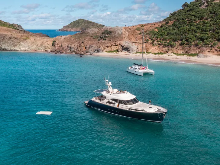 MOCHI CRAFT 74 - anchored aerial shot MOCHI CRAFT 74 - anchored aerial shot