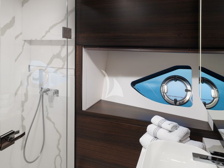 MOWANA Sunseeker 95 - VIP cabin shower area MOWANA Sunseeker 95 - VIP cabin shower area