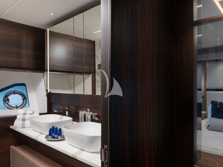 MOWANA Sunseeker 95 - VIP cabin vanity unit MOWANA Sunseeker 95 - VIP cabin vanity unit