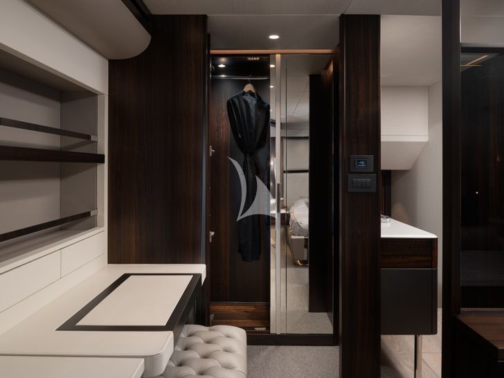 MOWANA Sunseeker 95 - VIP cabin work area MOWANA Sunseeker 95 - VIP cabin work area