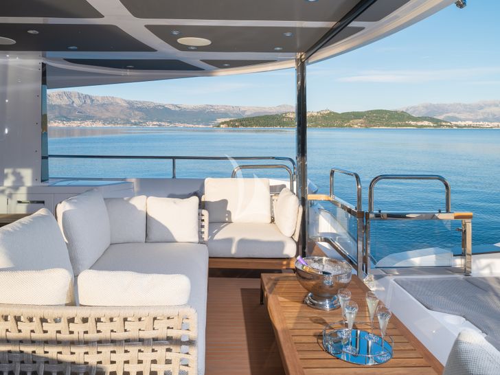 MOWANA Sunseeker 95 aft deck