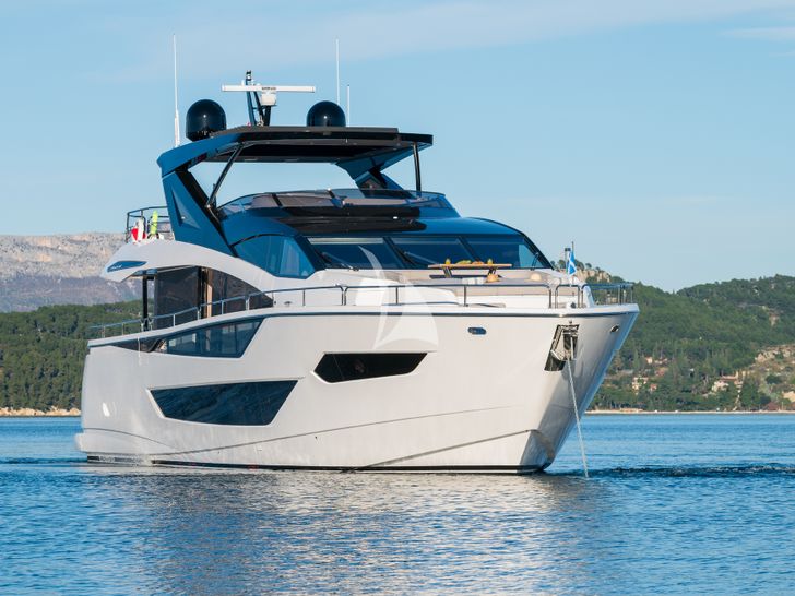 MOWANA Sunseeker 95 - anchored bow view MOWANA Sunseeker 95 - anchored bow view