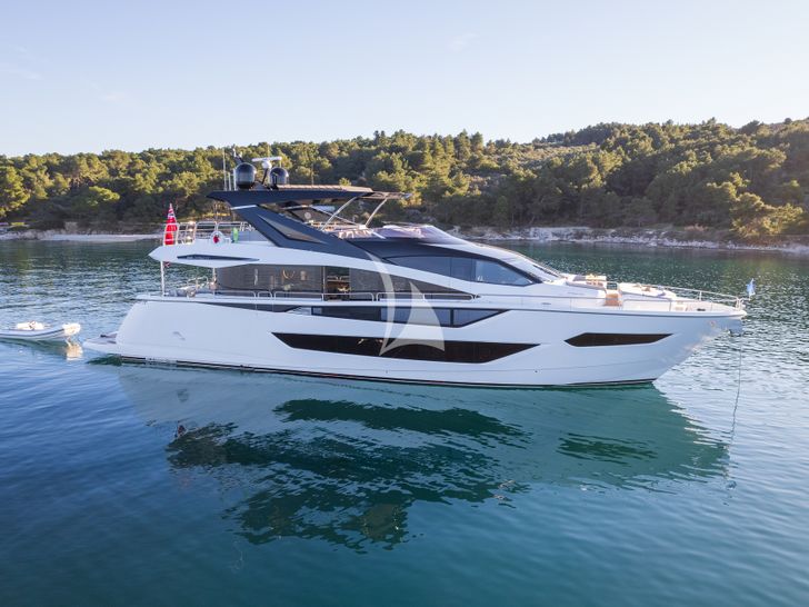 MOWANA Sunseeker 95 anchored side profile