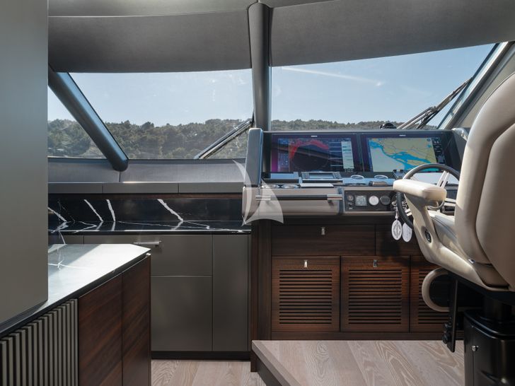 MOWANA Sunseeker 95 cockpit