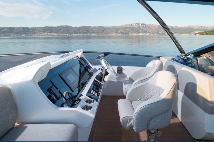Charter Yacht MOWANA - Sunseeker 95 Yacht - 4 Cabins - Split - Hvar - Dubrovnik